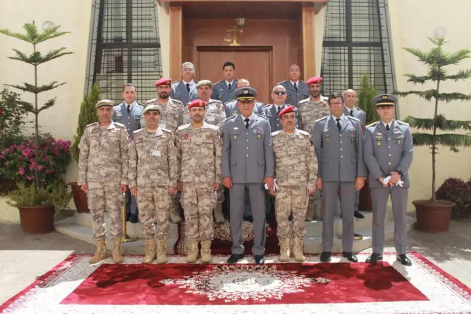 ضباط قطريون يصقلون خبراتهم القانونية العسكرية بالمغرب (صور)
