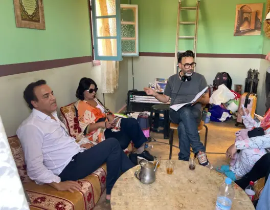 “خارج التغطية”.. كوميديا اجتماعية تثير مخاطر إدمان المراهقين على ألعاب الفيديو