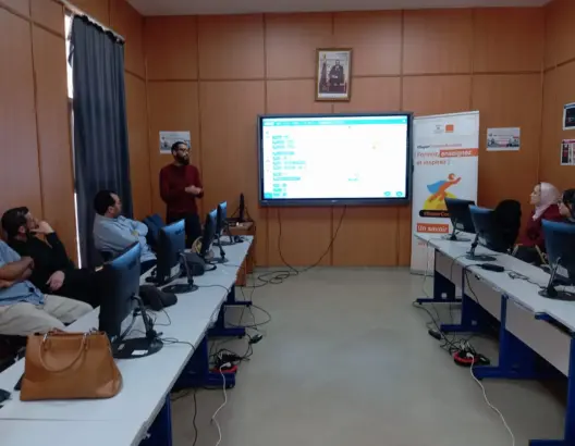 ورشة تكوينية بالعيون تعزز مهارات الأطر التربوية وتفتح آفاق البرمجة للأطفال