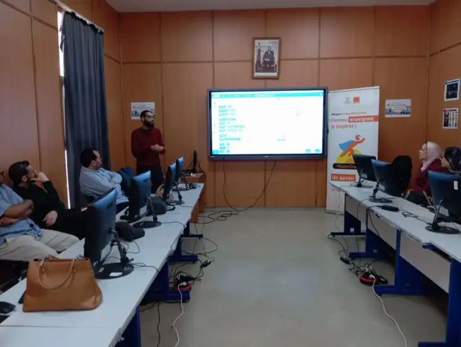 ورشة تكوينية بالعيون تعزز مهارات الأطر التربوية وتفتح آفاق البرمجة للأطفال