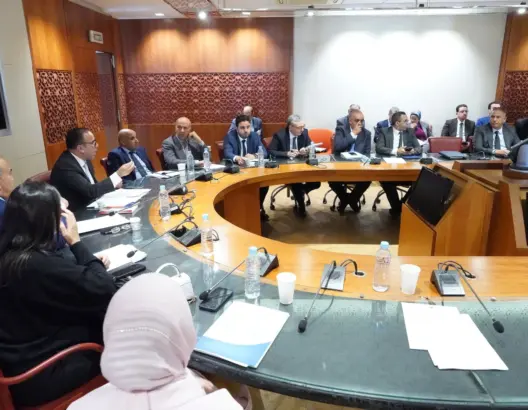 الغموض يلف استطلاع البرلمان لـ”دعم الفراقشية” وسط اتهامات متبادلة بـ”إقبار الحقيقة”