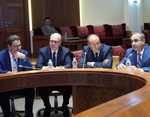 المجلس الاقتصادي يستعجل تدارك “النقص الحاد في القضاة” ويوصي بتدربيهم على الذكاء الاصطناعي