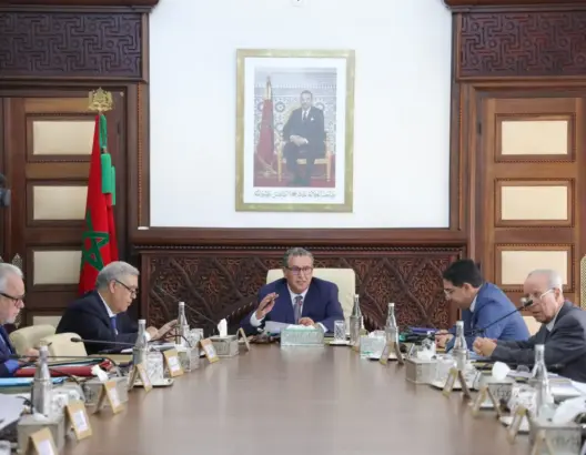الحكومة ترفع تعويضات الأخطار المهنية بقطاع الصحة وتمنح وزارة قيوح الوصاية على وكالة اللوجستيك