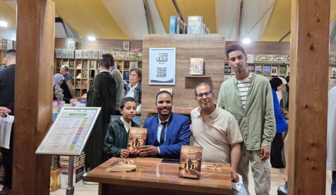 محمود آيت الحاج يوقع رواية "المرأة البامبارية" بمعرض الكتاب في الرباط