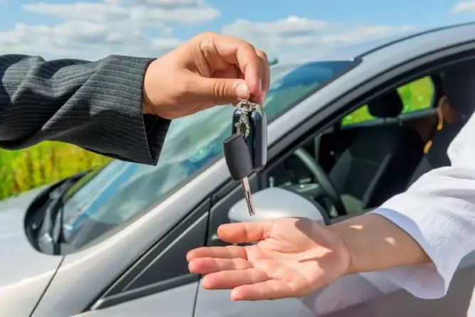 سوق السيارات المستعملة.. تسجيل رقم قياسي بأزيد من 775 ألف عملية تحويل ملكية في 2024