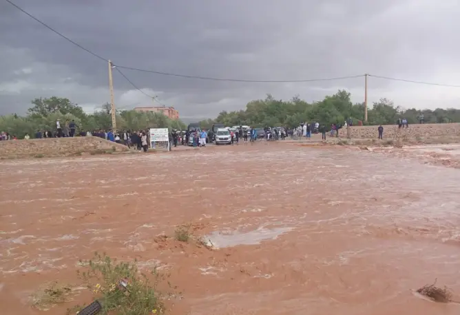 سيول تقطع الطريق الوطنية رقم 10 بين ورزازات وتنغير