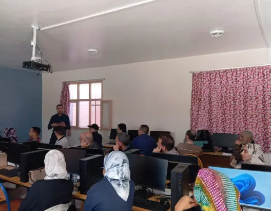 أساتذة الابتدائي بالعيون يستفيدون من دورة تكوينية في البرمجة والروبوتيك