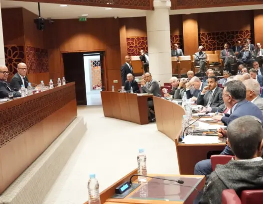 الزلزال والانتخابات يشعلان صداما بين الأغلبية والمعارضة أمام وزير الداخلية