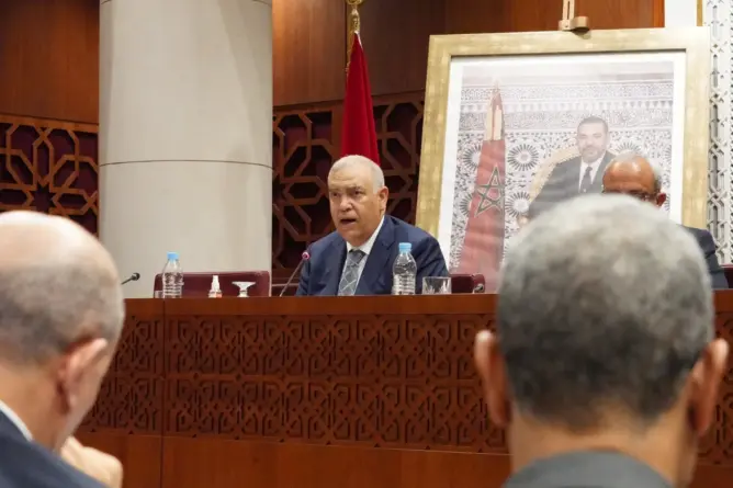 وزير الداخلية يتصدى لـ”ابتزاز” المنتخبين ويلتمس الأعذار لـ”أخطاء درء المفسدة”