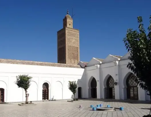 مساجد مغلقة بسبب مقاولات “عاجزة”.. التوفيق يعلق تعثر أشغال الترميم على مشجب الصفقات