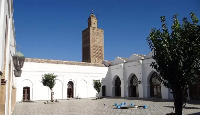 مساجد مغلقة بسبب مقاولات “عاجزة”.. التوفيق يعلق تعثر أشغال الترميم على مشجب الصفقات