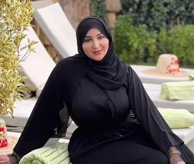 الإفراج عن اليوتوبر “صوفيا تايتماترز” بكفالة مالية في ملف مستحضرات التجميل المشبوهة