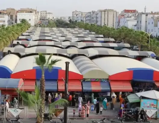 الدار البيضاء تواجه فوضى الباعة الجائلين بتشييد أسواق جديدة