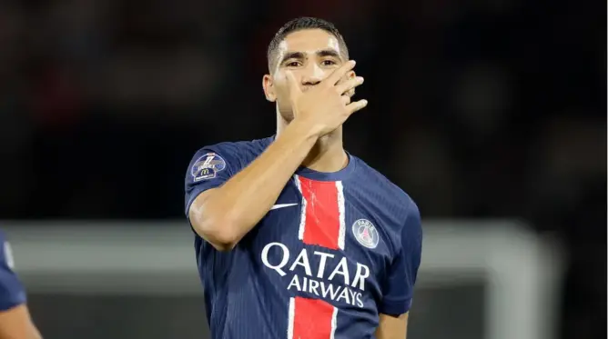حكيمي يتوج بجائزة مارك فيفيان لأفضل لاعب إفريقي بالدوري الفرنسي