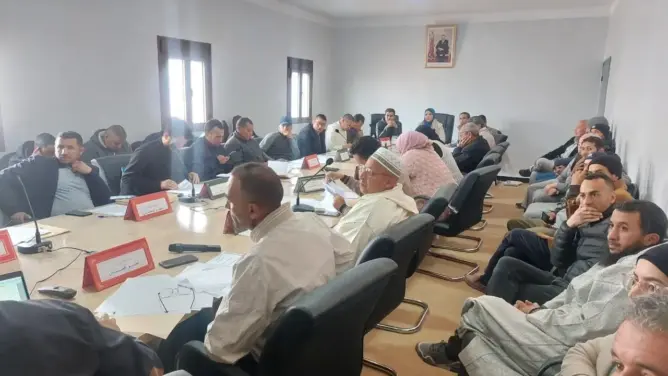 أعضاء بجماعة وسلسات بورزازات يتهمون الرئيسة بـ“تعطيل مشاريع الكهرماء“ و“وتسييس التنمية”