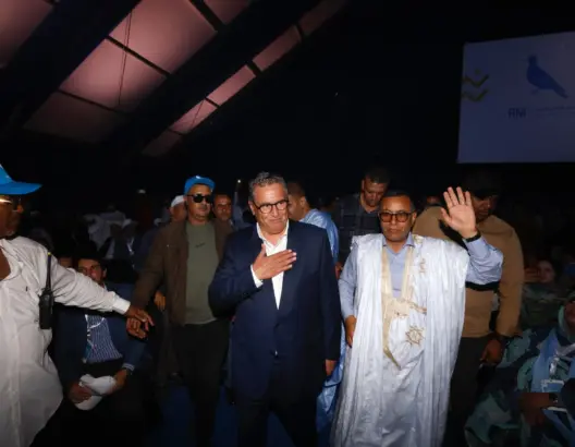 أخنوش من العيون: معركتنا مع الفقر والهشاشة.. وإنجازاتنا تشفع لنا للتواصل مع المغاربة بـ”وجه أحمر”