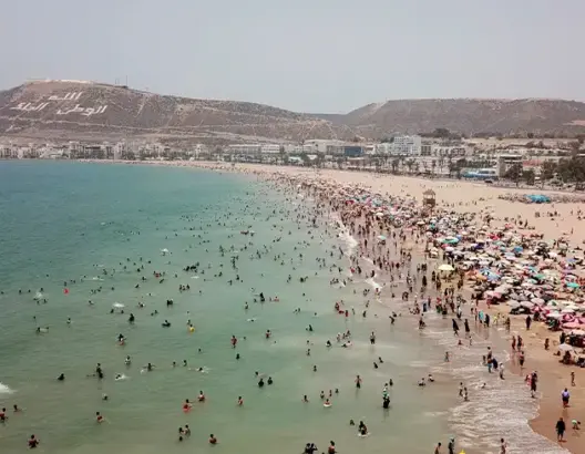أكادير.. وفاة شاب غرقًا رغم تدخل فرق الإنقاذ ونجاة أربعة من أصدقائه