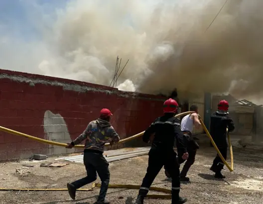 حريق يكشف نشاط مستودعين غير مرخصين بضواحي طنجة