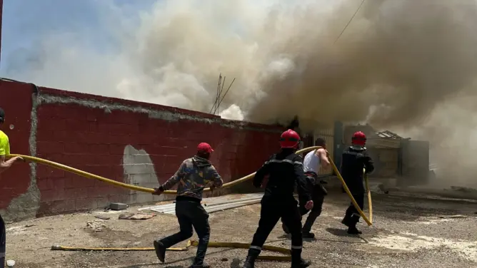 حريق يكشف نشاط مستودعين غير مرخصين بضواحي طنجة