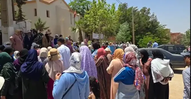 مسيرة احتجاجية مشيا على الأقدام نحو عمالة خنيفرة للمطالبة بحل أزمة العطش