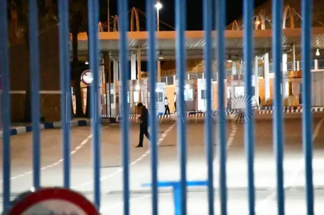 شرطي مغربي يطلب “اللجوء السياسي” في معبر تاراخال الحدودي