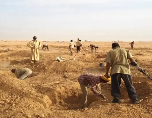 خبير مغربي يحذر: تسلّل المنقبين الموريتانيين شرق الجدار انتهاك صريح للسيادة المغربية