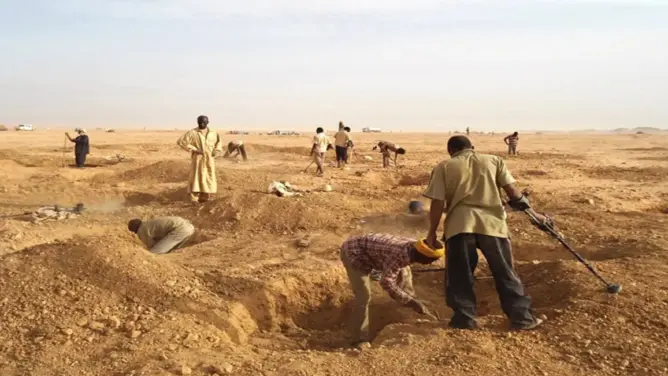 خبير مغربي يحذر: تسلّل المنقبين الموريتانيين شرق الجدار انتهاك صريح للسيادة المغربية