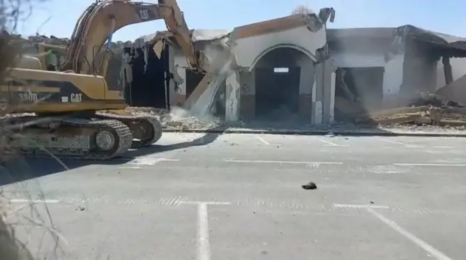هدم سوق “الحنطات” يرفع مطالب لفتح تحقيق في هدر المال العام بالبيضاء
