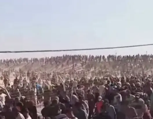 آلاف الفلسطينيين يقتحمون مراكز توزيع المساعدات بغزة وهروب العناصر الأمريكية المسلحة
