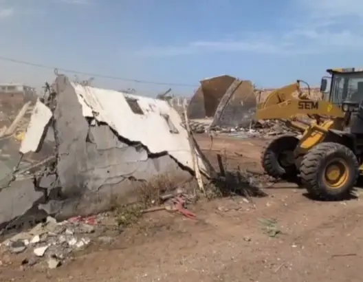 الدار البيضاء.. حملة لهدم سوق عشوائي وبنايات غير قانونية بالرحمة 1