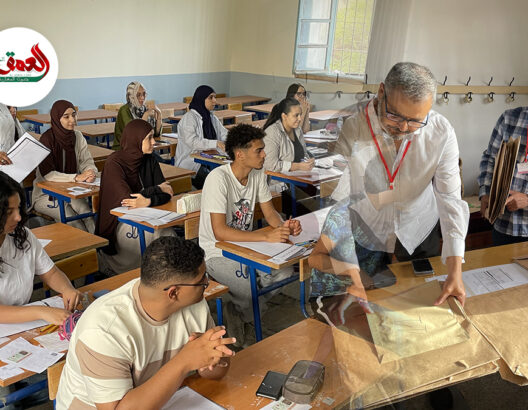 داخل أسوار ثانوية ابن عباد.. هكذا تبدأ رحلة الباكالوريا مع فتح الأظرفة