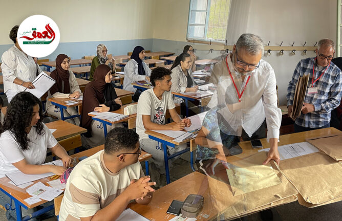 داخل أسوار ثانوية ابن عباد.. هكذا تبدأ رحلة الباكالوريا مع فتح الأظرفة