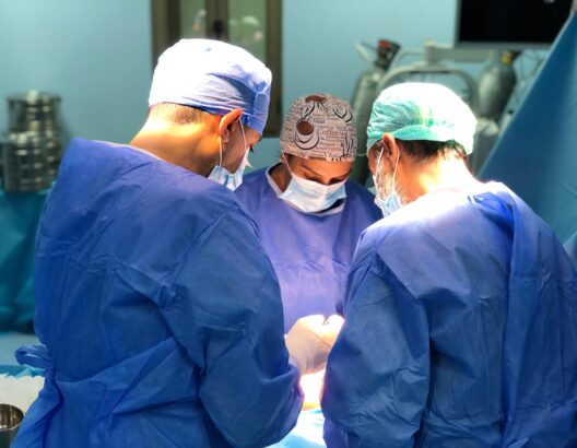 نجاح ثلاث عمليات دقيقة لعلاج خلع الورك الولادي لدى طفلات بورزازات