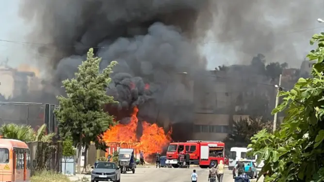 أتى على 12 محلا.. توقيف مشتبه فيه بإضرام النار في محلات لبيع القصب بطنجة