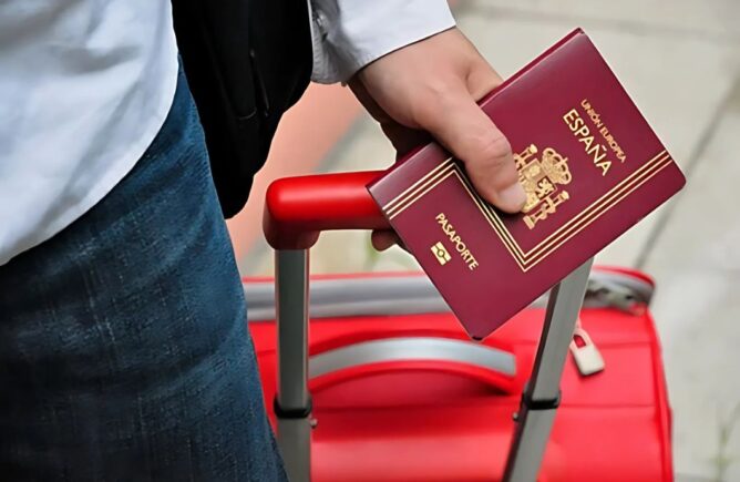 المغاربة في صدارة المجنسين بإسبانيا