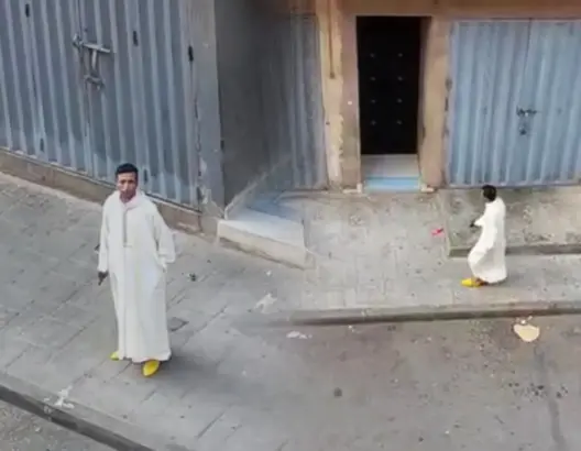 حرفي مغربي يفضح تضليل الإعلام الجزائري.. مقطع ترفيهي يتحول إلى “حدث مزيف”