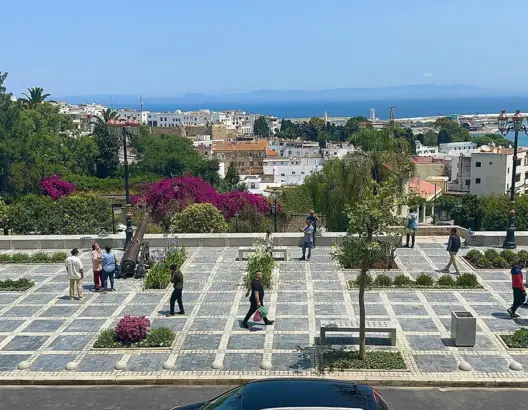 والي طنجة يطيح بمهندس مشروع “سور المعكازين” بعد فضيحة رداءة الأشغال