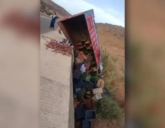 نجاة ثلاثة شبان من حادث انقلاب شاحنة بتساونت نوݣني نواحي تنغير