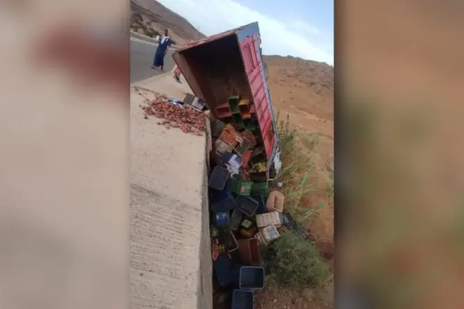 نجاة ثلاثة شبان من حادث انقلاب شاحنة بتساونت نوݣني نواحي تنغير