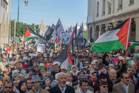 مصر ترحل نشطاء مغاربة من مطار القاهرة بعد محاولتهم المشاركة في “المسيرة العالمية نحو غزة”
