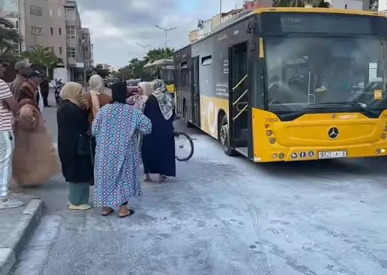 مراهقون يحدثون فوضى داخل حافلة في البرنوصي ويفجرون قنينة إطفاء الحريق