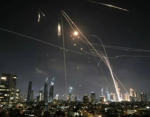 مسؤولون إسرائليون: دمار غير مسبوق في تل أبيب وقوات أمريكية تشارك في صد الهجوم الإيراني