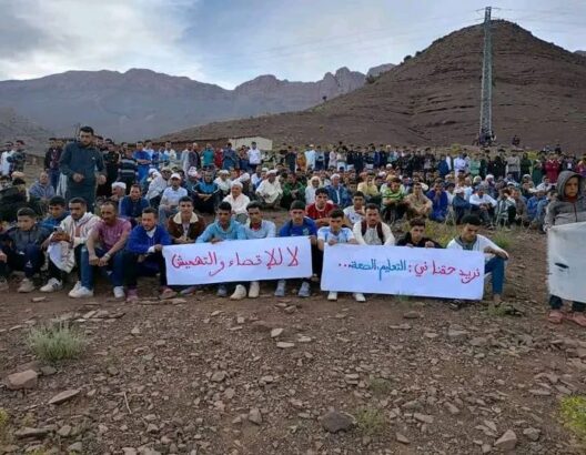 ساكنة دواوير أوزيغيميت بتنغير تنتقد تماطل السلطات في تنفيذ وعودها وتلوح بالتصعيد