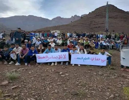 ساكنة دواوير أوزيغيميت بتنغير تنتقد تماطل السلطات في تنفيذ وعودها وتلوّح بالتصعيد