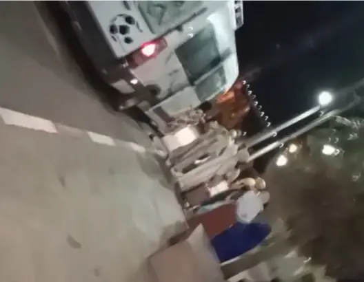 نشطاء يطالبون بتحقيق في استغلال حافلة “الرجاء” في عرس مسؤول بدمنات