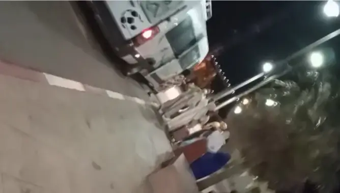 نشطاء يطالبون بتحقيق في استغلال حافلة “الرجاء” في عرس مسؤول بدمنات