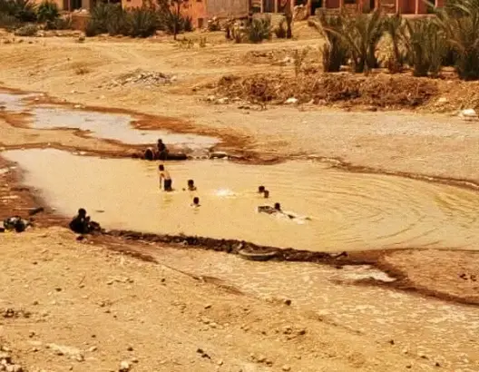 غياب المسابح العمومية يدفع الأطفال إلى الأودية ومآسي الغرق تتكرر بإقليم طاطا