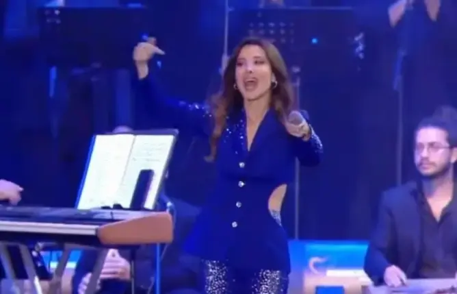نانسي عجرم تواصل استفزاز المغاربة وترفض حمل العلم في "موازين"