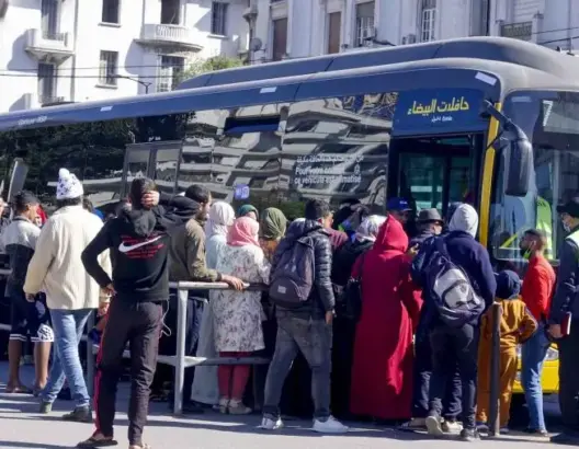 دار بوعزة خارج تغطية الحافلات.. أزمة نقل خانقة تدفع المواطنين لوسائل عشوائية وخطيرة