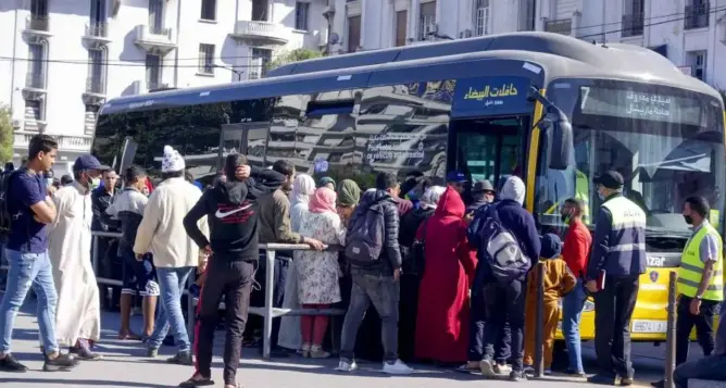 دار بوعزة خارج تغطية الحافلات.. أزمة نقل خانقة تدفع المواطنين لوسائل عشوائية وخطيرة